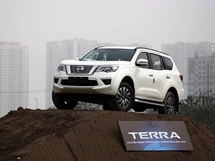 Nissan Việt Nam giảm giá mẫu SUV Terra