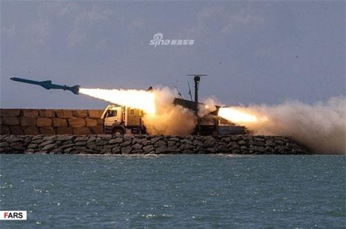 Iran khoe tên lửa chống hạm "phong tỏa" vịnh Ba Tư