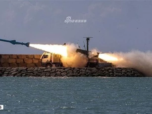 Iran khoe tên lửa chống hạm "phong tỏa" vịnh Ba Tư