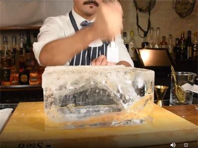 CLIP: Thán phục cách người Nhật tạo ra một viên nước đá 'hoàn hảo'