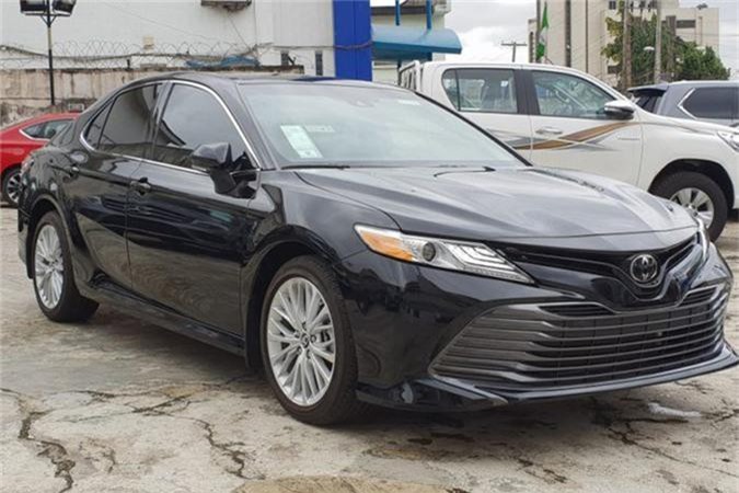 Can canh Toyota Camry XLE 2019 gia 2,5 ty o Viet Nam