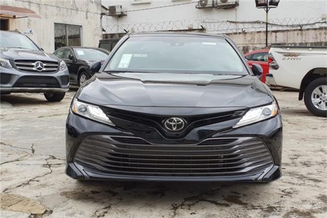 Can canh Toyota Camry XLE 2019 gia 2,5 ty o Viet Nam-Hinh-2