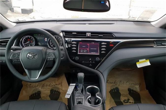 Can canh Toyota Camry XLE 2019 gia 2,5 ty o Viet Nam-Hinh-4