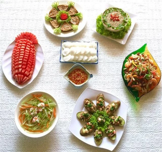 Mẹ đảm Sài Gòn “khoe” loạt mâm cơm hấp dẫn, đẹp chẳng lỡ ăn - 10