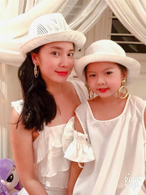 Á hậu Việt duy nhất có vòng eo 56: "Sau sinh mọi số đo của tôi bị đảo ngược hết"