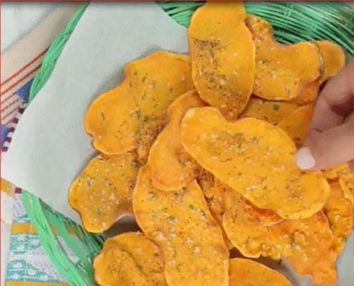 CLIP: Cách làm khoai lang sấy giòn rụm, đậm vị người vụng mấy cũng làm thành công