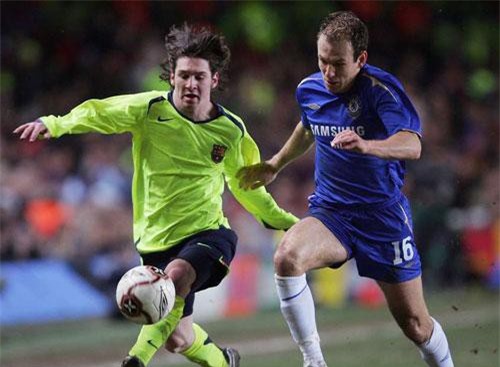 Kế hoạch "chơi bẩn" với Messi bị hé lộ, Mourinho nói gì?