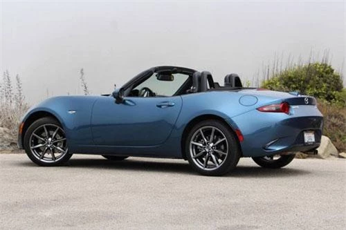 2. Mazda MX-5 Miata 2019 (giá khởi điểm: 26.625 USD).