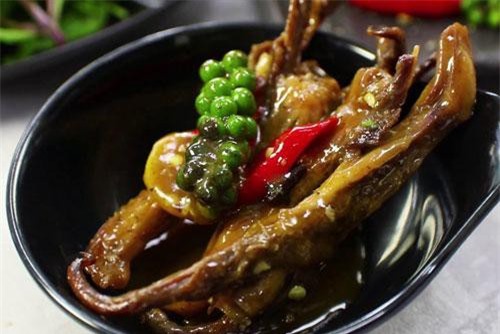 Clip: Hưỡng dẫn nấu món lưỡi vịt sapo giòn, ngon đậm đà