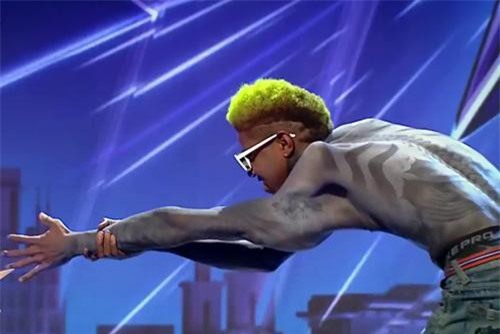 Clip: Cả trường quay 'nín thở' trước màn bẻ ngược tay theo điệu nhạc của thí sinh