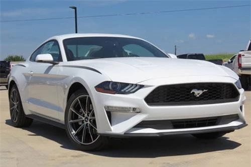 5. Ford Mustang 2019 (giá khởi điểm: 27.115 USD).