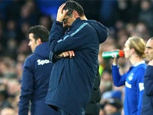 CĐV tẩy chay, ép Chelsea sa thải HLV Sarri