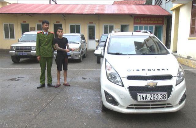 Quảng Ninh: Bắt 2 “đạo chích” ném vỡ hàng loạt kính ô tô để lấy tài sản trong đêm