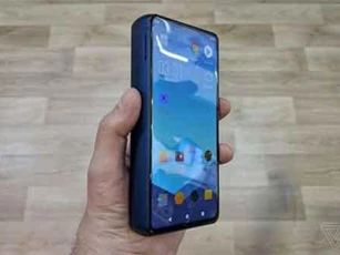 Smartphone "mũm mĩm" nhất thế giới được bán ra, giá gần 14 triệu đồng