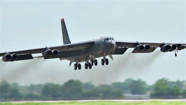 Mỹ điều 6 máy bay ném bom B-52 đến châu Âu nắn gân Nga - 1