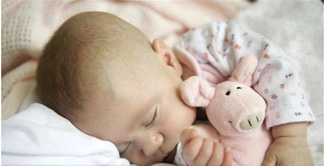 Những điều bạn cần biết về giấc ngủ của em bé mới sinh - 1