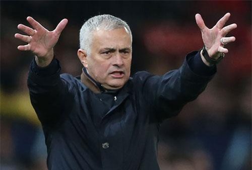 Mourinho hé lộ thời điểm quay lại băng ghế huấn luyện