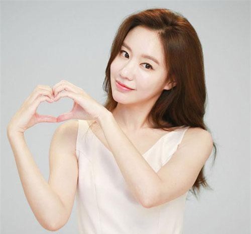 “Choáng ngợp” trước vẻ đẹp không tuổi của nữ hoàng “Sắc đẹp ngàn cân”