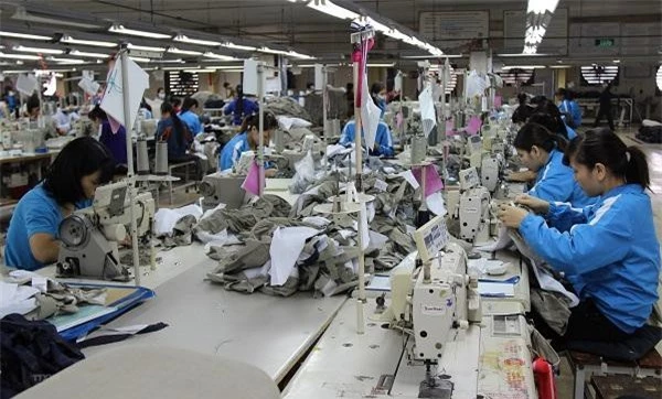 Doanh nghiệp sản xuất dệt may có mức tiêu thụ điện năng khá lớn. (Ảnh: TL)