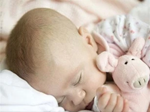 Những điều bạn cần biết về giấc ngủ của em bé mới sinh
