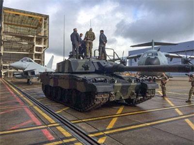 Lạ lùng: Anh phải nhờ Đức nâng cấp hộ siêu tăng Challenger 2