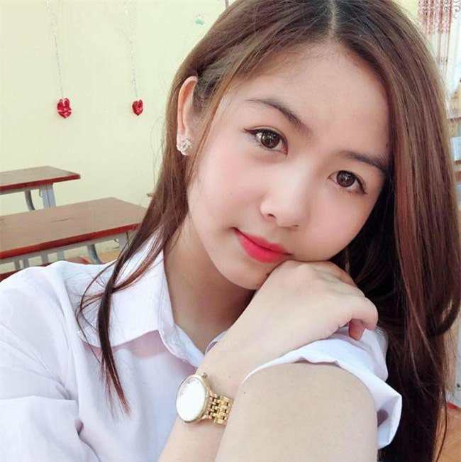 Sau 5 năm nổi tiếng "hot girl chân khoèo" lột xác thế này đây!