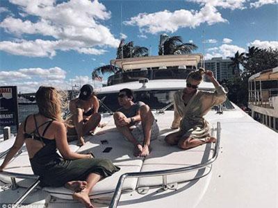 CLIP: Hội con nhà giàu Nga bị chỉ trích khoe giàu sang 'ngông cuồng'