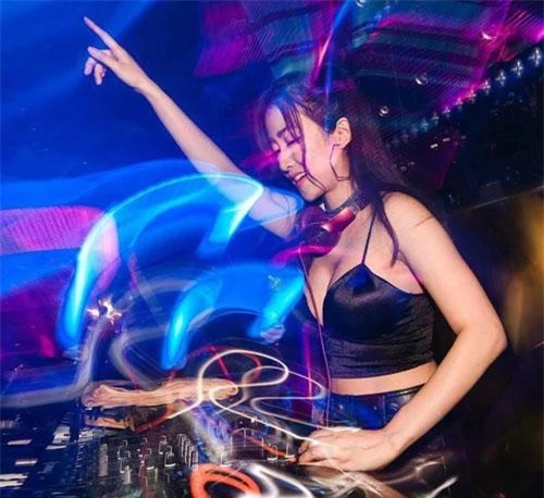 Cô hiện đang là một trong nữ DJ được quan tâm bậc nhất tại Hà thành nói riêng và Việt Nam nói chung. 