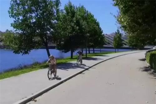 Clip: Vắng bóng xe hơi, thành phố bỗng hóa thiên đường