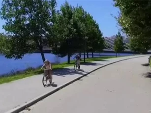 Clip: Vắng bóng xe hơi, thành phố bỗng hóa thiên đường
