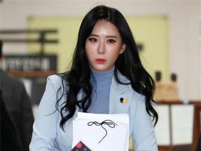 Yoon Ji Oh phủ nhận việc Jang Jae Yeon dùng tình dục để thăng tiến sự nghiệp