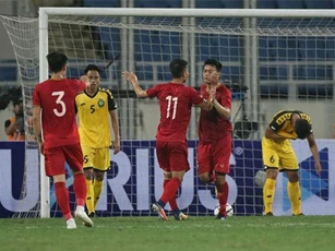CLIP: Thành Chung nhân đôi cách biệt cho U23 Việt Nam
