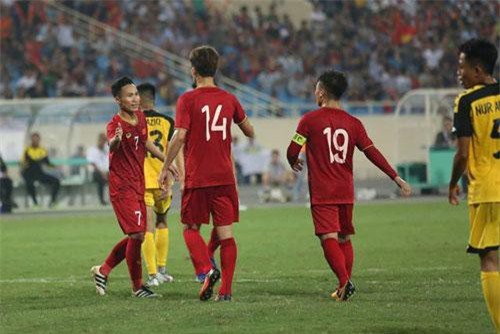 CLIP: U23 Việt Nam ‘đánh tennis’ trước U23 Brunei
