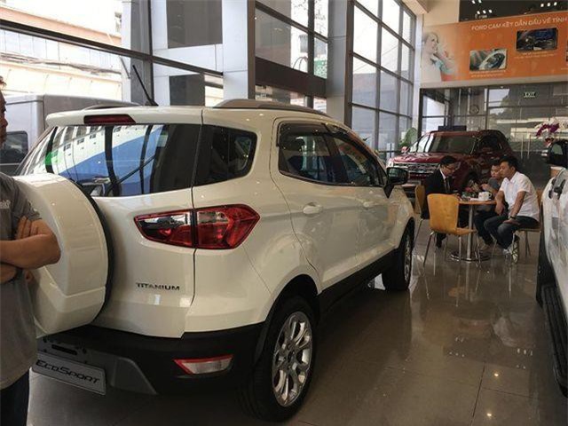 Những chiêu trò 'rút ruột' khách hàng của các đại lý khi mua ô tô