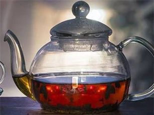 Uống trà quá nóng làm tăng nguy cơ ung thư thực quản