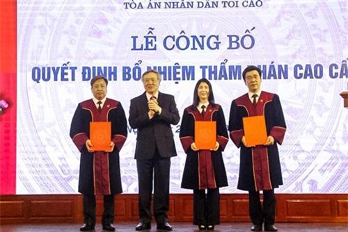 Công bố quyết định của Chủ tịch nước về công tác cán bộ