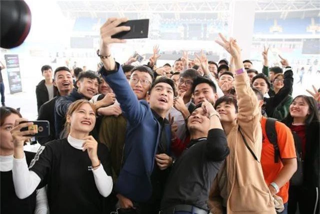 Galaxy S10 bán chạy gấp đôi Galaxy S9, thiết lập kỷ lục mới tại Việt Nam - 3