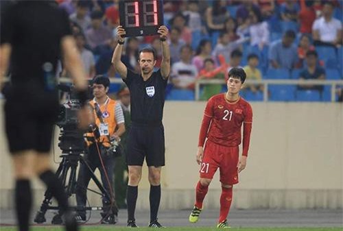 Thầy Park giải thích lý do sử dụng Đình Trọng 27 phút