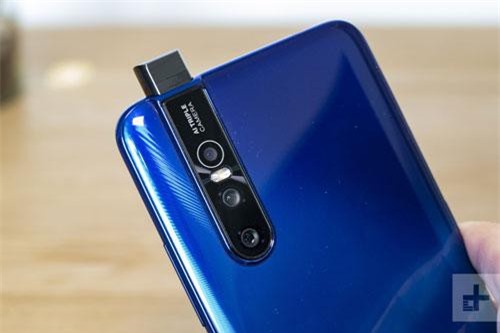 Smartphone camera selfie ‘tàng hình’, chip S675, RAM 8 GB, giá hơn 9 triệu