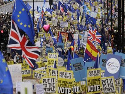 Biểu tình quy mô lớn ở Anh đòi trưng cầu dân ý Brexit lần hai