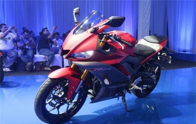 2019 yamaha yzf-r25 chot gia ban, hut dan tap choi hinh anh 1