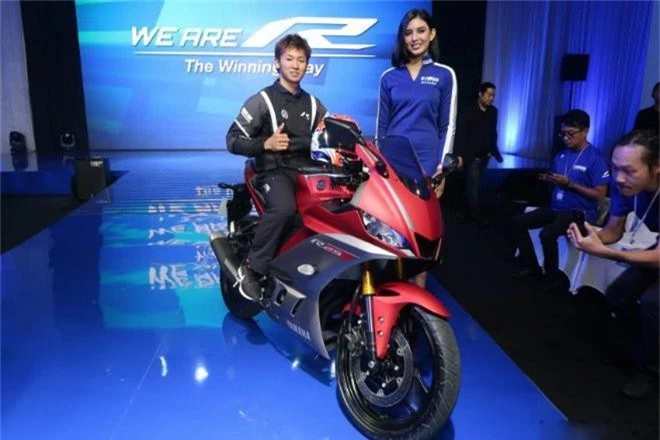 2019 yamaha yzf-r25 chot gia ban, hut dan tap choi hinh anh 2