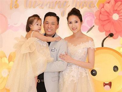 Vắng mặt tại ngày sinh nhật tròn 2 tuổi của con gái, Lam Trường bù đắp bằng buổi tiệc muộn hoành tráng
