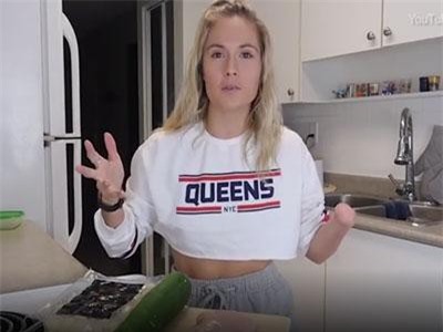 CLIP: Ngưỡng mộ thái độ sống lạc quan của cô gái khuyết tật