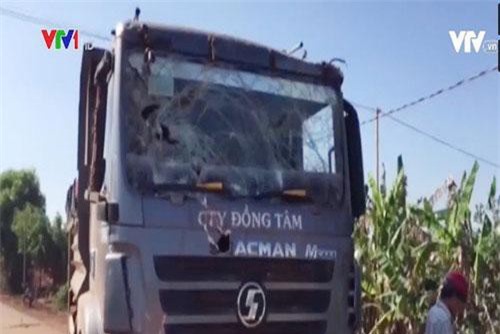 Xe ben đâm vào nhà dân, 2 người thiệt mạng