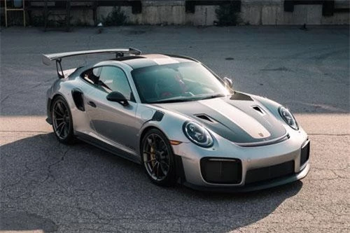 Porsche 911 GT2 RS.