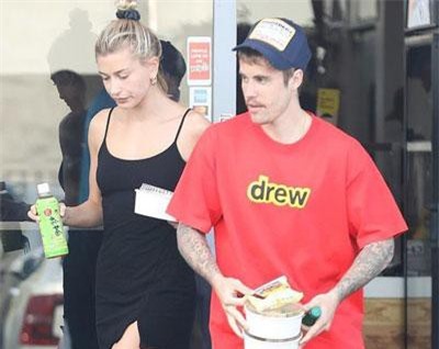 Vợ Justin Bieber khoe dáng siêu thon