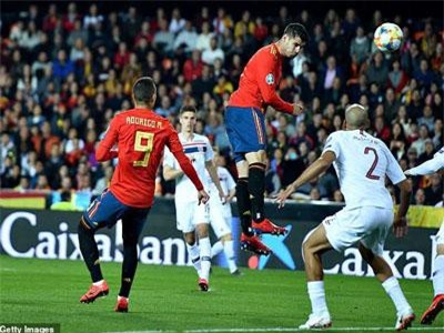 Vô duyên khó tin, Morata vẫn được HLV bênh chằm chặp