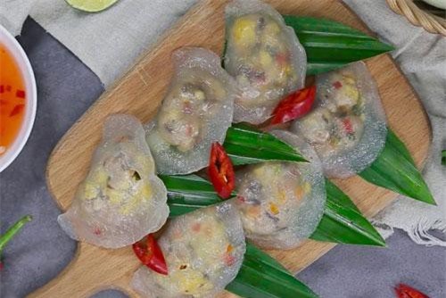 Clip: Khéo tay làm bánh hấp trứng muối mặn mặn, dai dai