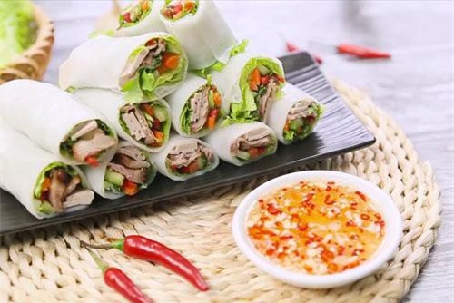 Clip: Trổ tài làm phổ cuốn thập cẩm nhanh gọn, ngon miệng